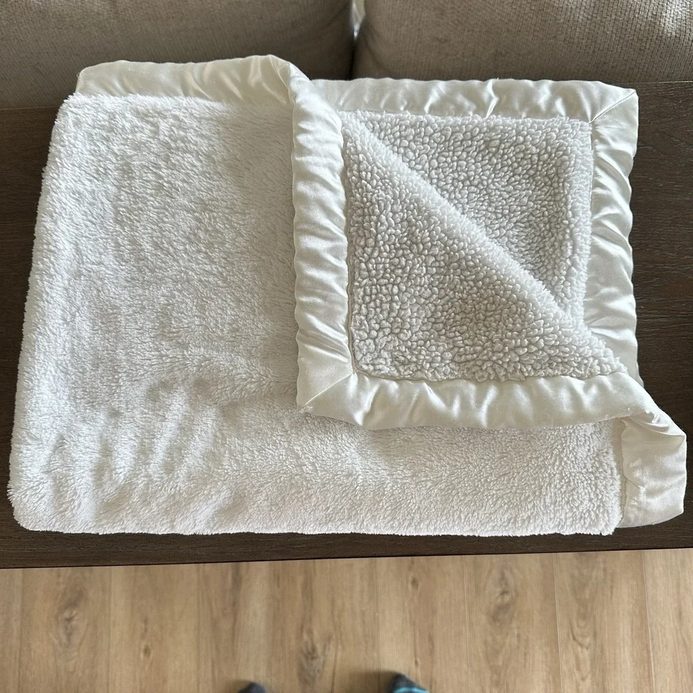 Baby‎ Essentials Plush Blanket White Satin Edge Hard To Find Lovey Fleece Sherpa